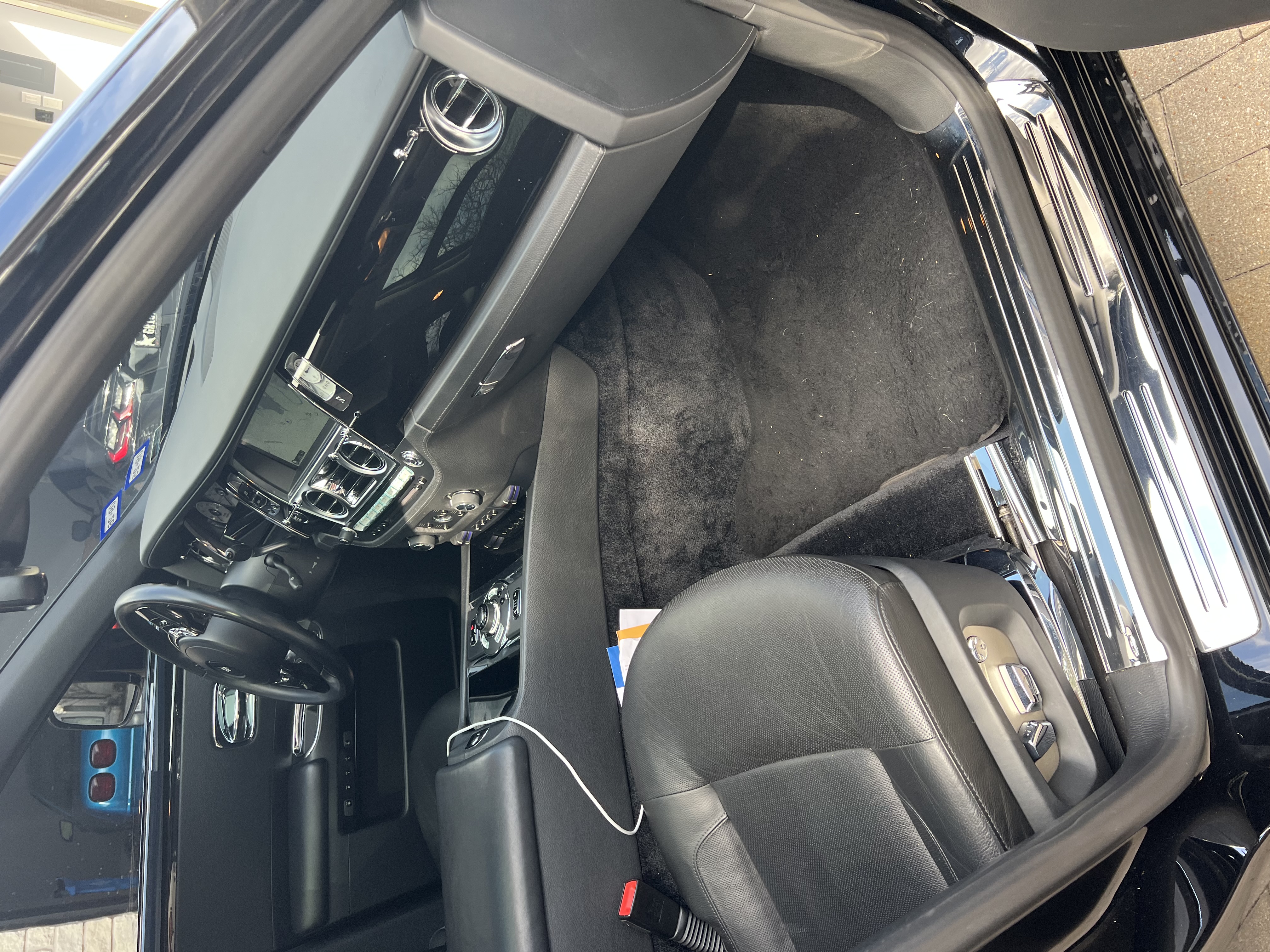 Rolls Royce Ghost interior before detail